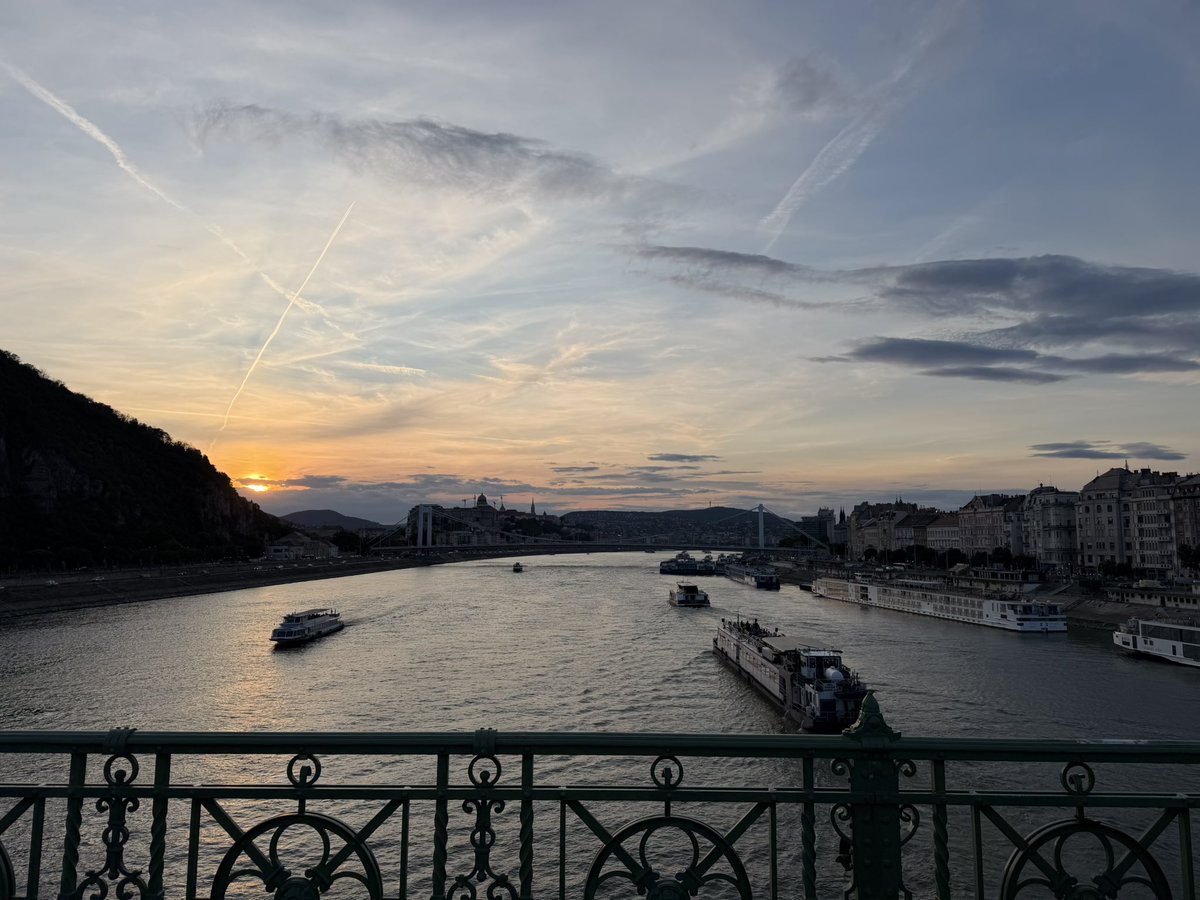 navycapris's tweet photo. my view from sitting on the bridge https://t.co/JIpaAKZIlT