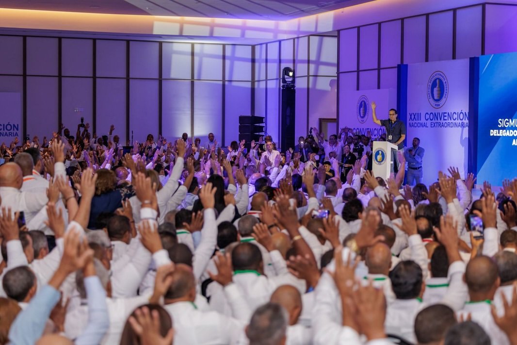 scarletbenzan's tweet photo. Fortaleciendo nuestra democracia interna para seguir construyendo el futuro de la República Dominicana. 🇩🇴💙

#ConvenciónPRM https://t.co/TUG0LQBNBY