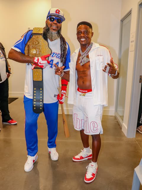 trapsntrunks's tweet photo. Boosie and Pastor Troy have each built legendary careers and helped shape Southern hip-hop. 🐐🔥

Seeing these two icons together is a reminder of the impact they’ve had on the culture over the years.

Would y’all want to hear Boosie and Pastor Troy drop a record together? 🎤👇 https://t.co/8Gx8PICq3T