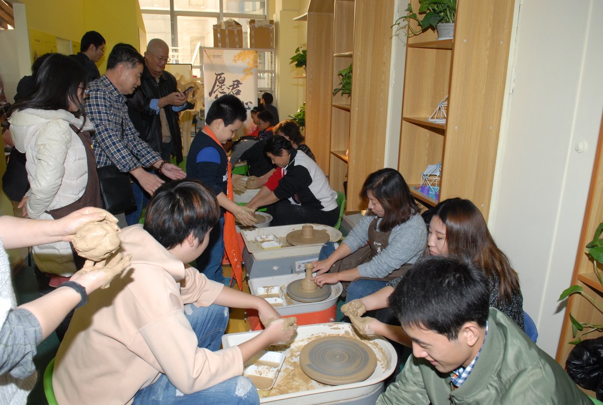 EVGn1703's tweet photo. Handmade pottery night just hit different! Throwing clay, feeling the texture, and creating something unique with fellow art lovers tonight  Who’s joining next https://t.co/FQcCN7zqYX