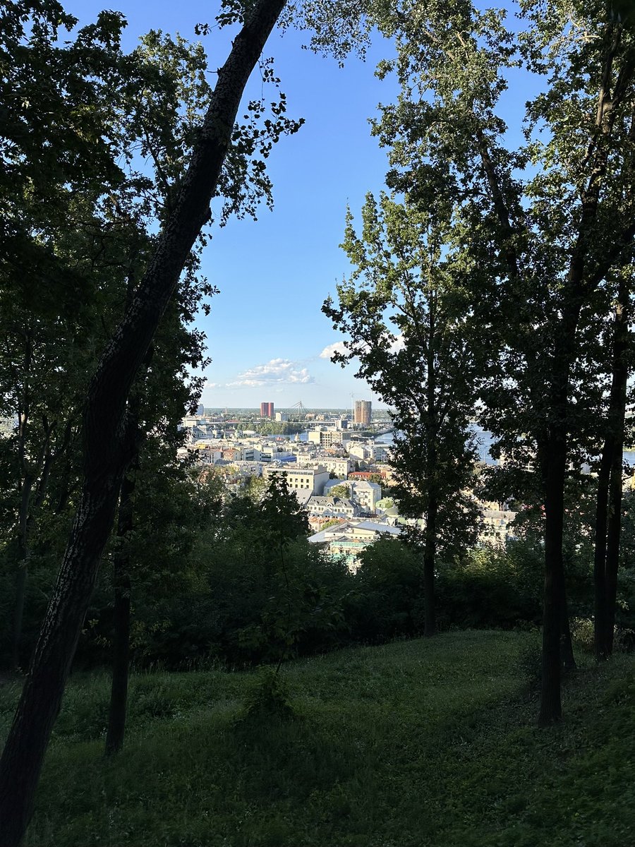 oty__ken's tweet photo. Kyiv is one of the most beautiful and green city I have ever seen; also there is a saying by one of the French presidents “I have seen many parks in cities but this is the first time I have seen a city in a park” because parks, trees, nature is everywhere. https://t.co/IUN8zc8eNM