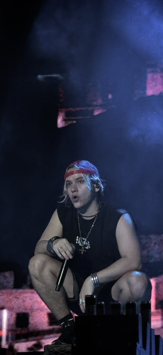 alasdefueg0's tweet photo. abro hilo de los estilos de moda de guido a través de los años y quiénes (en mi opinión) han influenciado su forma de vestirse, porque aunque le critiquemos que siempre repite outfits, hay un trasfondo atrás de todo lo que se pone (creo, no sé nada de moda solo hago analogías) 👇🏻 https://t.co/fJ9unpzOdR