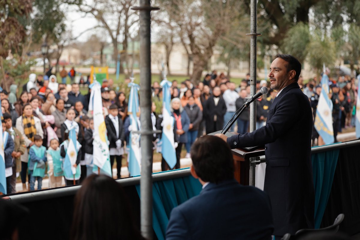 JPValdesok's tweet photo. #ColoniaLibertad cumplió 113 años, lo celebramos junto a las familias en los actos centrales, pero también con hechos y anuncios importantes: entregamos 10 viviendas #Oñondivé y construiremos allí otras 20 casas y 5 más en #EstaciónLibertad. https://t.co/4XdMdHXsLf