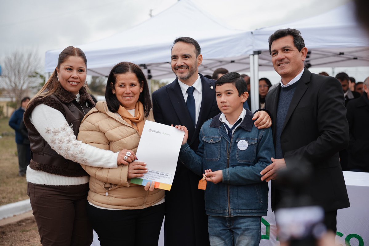 JPValdesok's tweet photo. Desde el @CorrientesGob tenemos un firme compromiso con el crecimiento de la localidad. Seguiremos invirtiendo en obras y oportunidades para su gente, para que las familias puedan desarrollarse. Vamos por una #ColoniaLibertad pujante y con futuro. https://t.co/lz64jTHQnZ