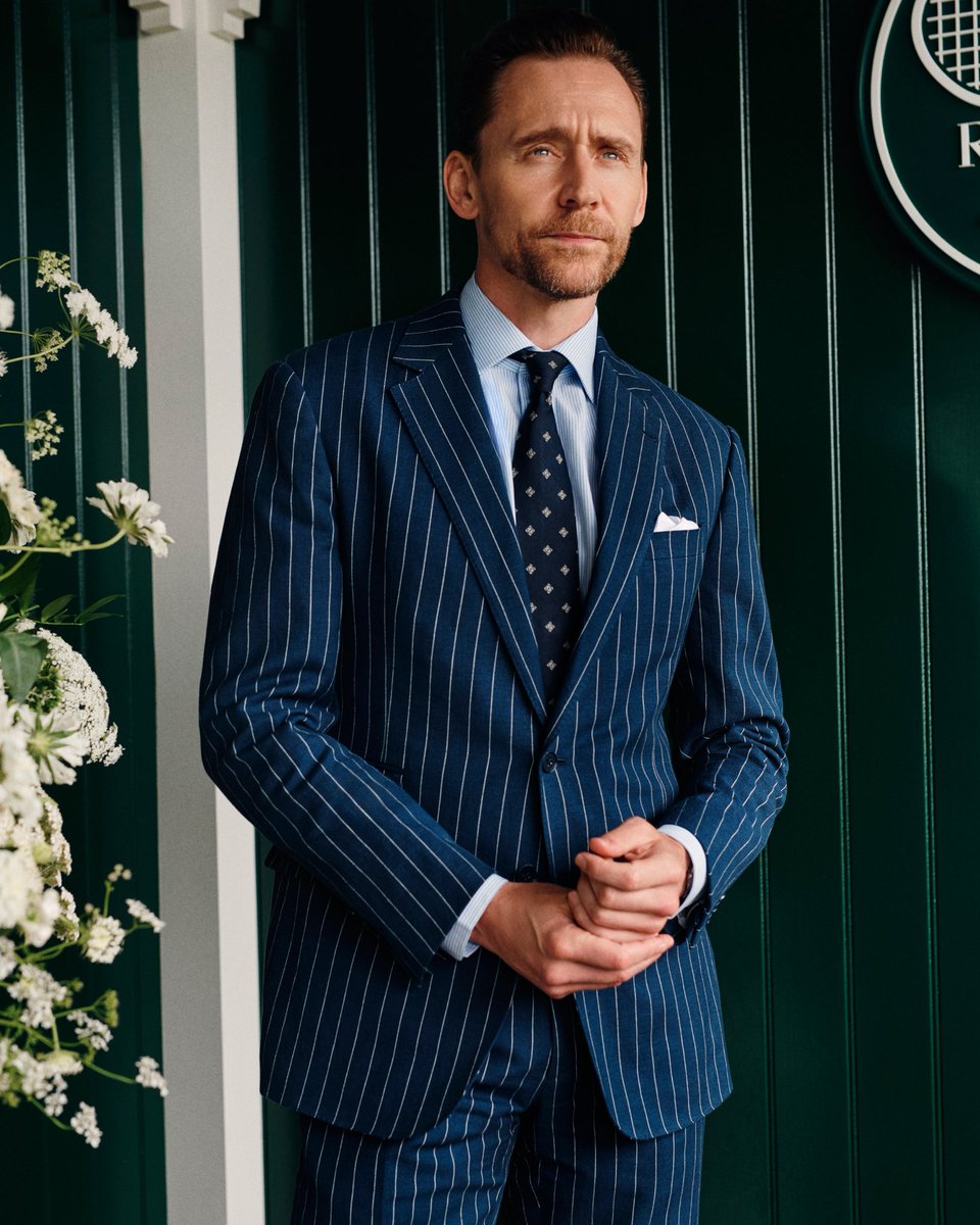 RalphLauren's tweet photo. An afternoon of tennis at @Wimbledon. #TomHiddleston, #SimoneAshley, and #StephenGraham wear signature #RLPurpleLabel and #RLCollection for The Championship, #Wimbledon. 

#RLTennis https://t.co/Xpg7mJ6iUa