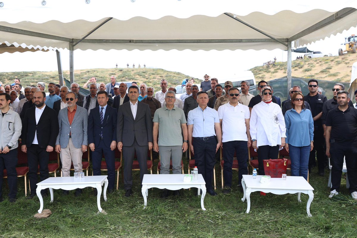 iataoglu_'s tweet photo. 📍Çotla 

Bugün Çotla Dağında Bingöl’ün dört bir yanından gelen misafirlerimizi ailemizle beraber ağırladık. @SurkapZikte Platformumuzun ev sahipliğinde bir araya geldiğimiz kıymetli hemşehrilerimize ve teşrifleriyle bizleri onurlandıran Valimiz Sayın @celikcahit ‘e Belediye başkanlarımıza resmi kurum ve kuruluşların yöneticilerine sivil toplum örgütlerine ve bilhassa platform başkanıımız @12Atalay12 ‘a ve yönetimine şükranlarımı arz ederim.
