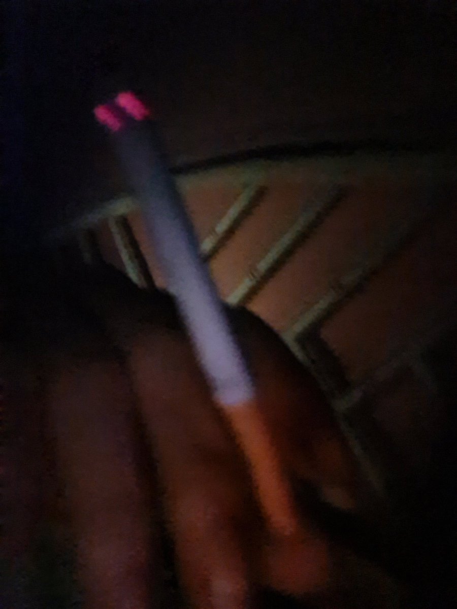 blooddevis's tweet photo. Ultimo cigarro sntes de 
Dormir, desde que me corte he 
Dormido con mi mama #smoketwt https://t.co/4CzKpTIp5T