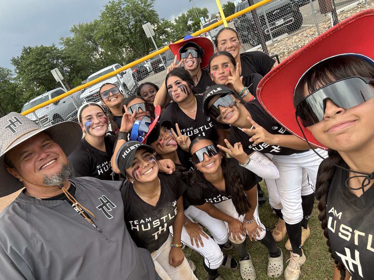 TeamMatuz3309's tweet photo. That's the end of our Colorado trip! 🥎
We battled through a couple of injuries but continued to compete every game. 
Safe travels home to all our players, families, and coaches.
Next stop: PGF Nationals! 💙🥎
@TCSFastpitch @COSparkFire @triplecrownspts 
#2029recruit #2030recruit https://t.co/IqVtuomAwP