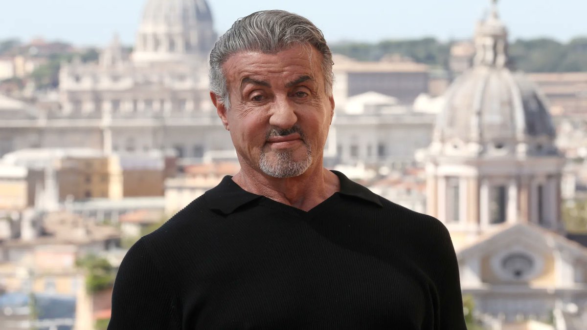 ikisabicanal's tweet photo. Este señor fue Rocky, Rambo, Juez Dredd, Mercenario, John Spartan, Tango... Hoy cumple 80 años. https://t.co/5kjzzge6Xj