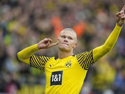 Maxenc_ee's tweet photo. @SageDeWish1 il nous manque a dortmund ptn... https://t.co/gxWXgivBll