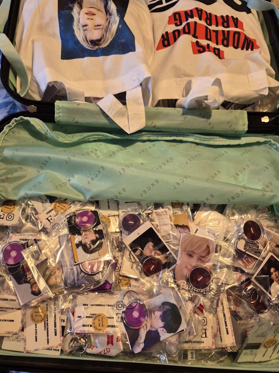 JiminsMiniMum's tweet photo. Suitcase full of Freebies for London Day 1 and 2 😘 https://t.co/xjXYCu6rBc