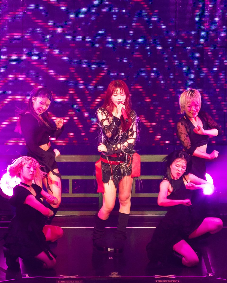 masamitsuQ's tweet photo. かなり後ろの席でしたけど1曲目から皆んな総立ちで大声でアイナアイナ叫んでて凄い熱気だった😂本当に楽しかった😊
#アイナジエンド
#PICNIC https://t.co/M2RyvKF7N6