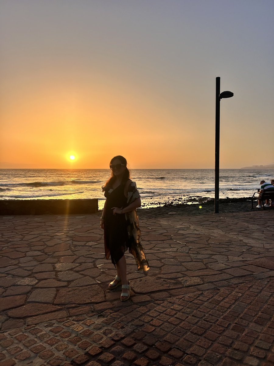 ggrealy's tweet photo. As sunsets go this evening was pretty spectacular 🌅 #canaryislands #tenerifesky https://t.co/zebckmOYZU