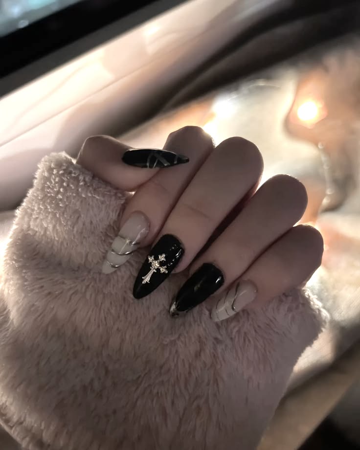 _chocotortaaa's tweet photo. ¿Cómo te ve Pinterest?

☆ídolo de kpop 
☆tatuaje 
☆uñas 
☆atuendo

oaaaa https://t.co/EZSHtfXf2y
