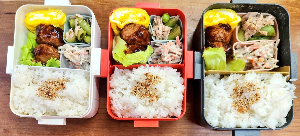 喝上げ、餅つき、弁当付 今週のお弁当スタート。赤色無しですね。たまには良かろう #お弁当記録