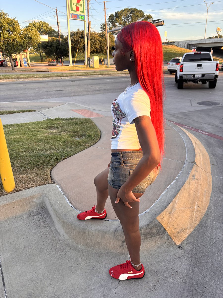 Tu_dabraat3's tweet photo. You gotta see ts in 3D💋🍫 https://t.co/K9mz574GkM