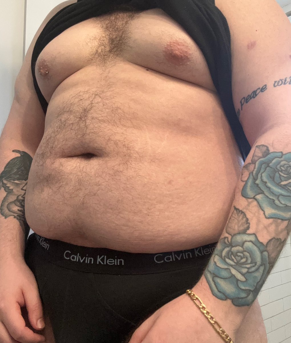 hotdudezz's tweet photo. do you find this body type attractive? https://t.co/1fIIR1fN32