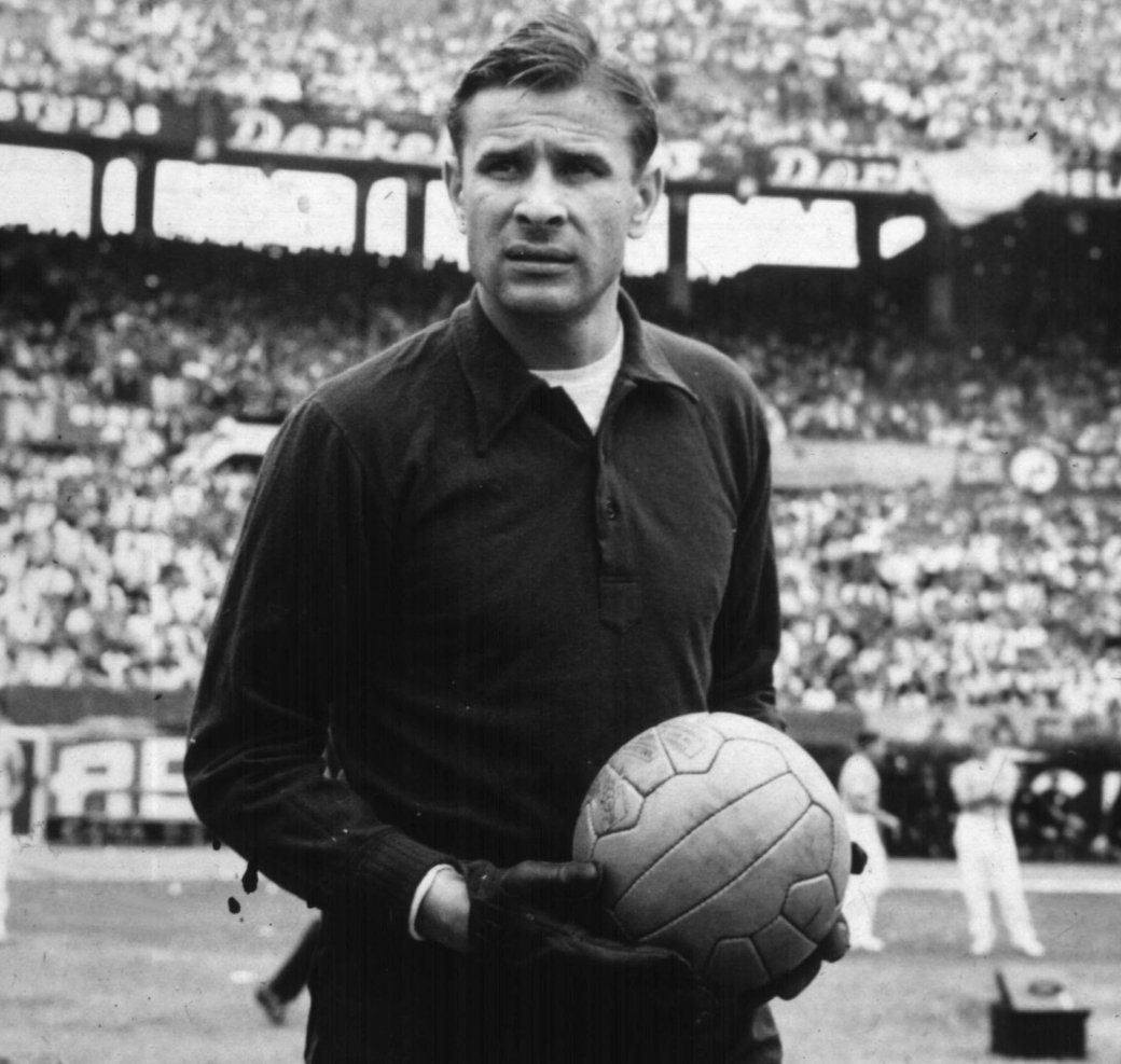 SFCSVQ2's tweet photo. Nyland con Noruega // Nyland con el Sevilla https://t.co/UbKf6ySUhF