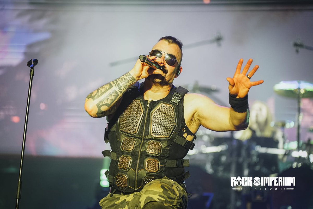 RockImperiumFes's tweet photo. ⚔️🔥 Sabaton convierte Rock Imperium Festival 2026 en una auténtica batalla épica 🔥⚔️

Coros gigantescos, himnos de guerra y una producción espectacular están elevando esta noche a otro nivel. 🤘⚡

La banda sueca está firmando una actuación arrolladora, demostrando una vez más su enorme conexión con el público y su capacidad para convertir cada concierto en una experiencia inolvidable. 🖤

Pura épica sobre el escenario.

:: ::

⚔️🔥 Sabaton turns Rock Imperium Festival 2026 into a true epic battle 🔥⚔️
Massive choruses, war anthems and a spectacular production are taking tonight to another level. 🤘⚡

The Swedish band is delivering a powerful performance, proving once again their incredible connection with the crowd and their ability to turn every show into an unforgettable experience. 🖤

Pure epicness on stage.

#RockImperiumFestival2026 #RockImperium #LiveAtRockImperium #RockFamily #Sabaton #PowerMetal #LiveMusic