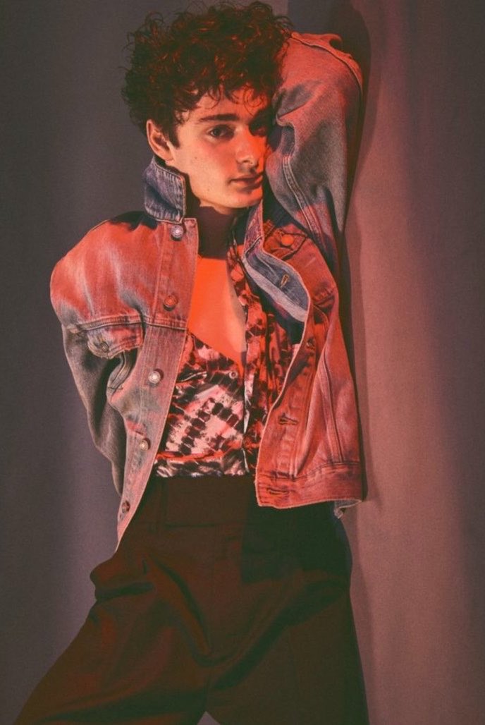 noah schnapp waist tweet media
