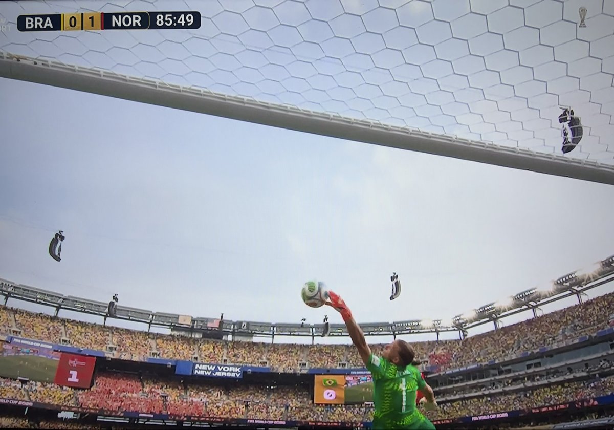 GKUnion's tweet photo. What have we just seen?!

That is simply sensational from Orjan Nyland. 🇳🇴 #GKUnion https://t.co/K61i4mJzT2