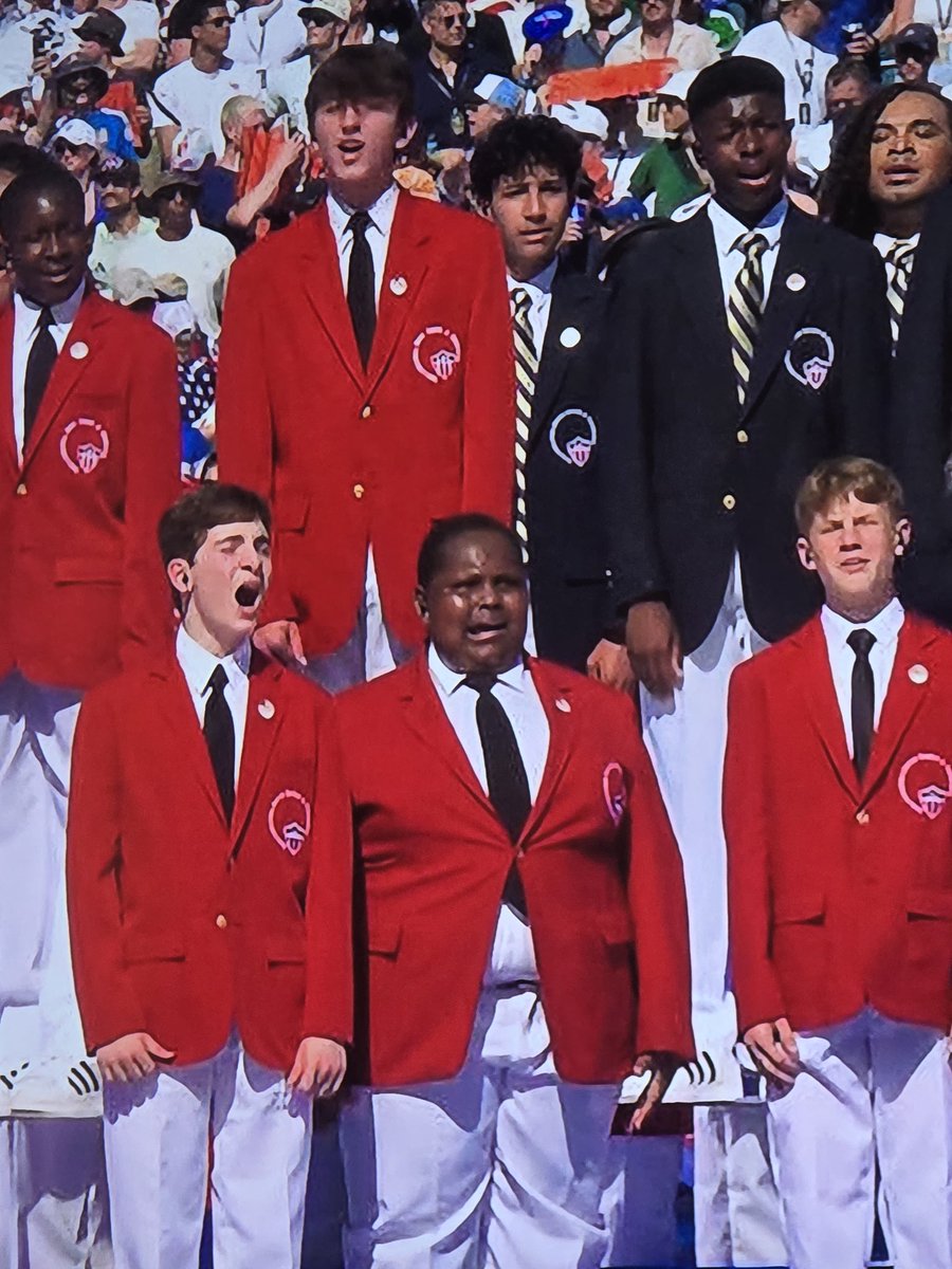 JakeSmith2112's tweet photo. That button is struggling to hold on for it's life and the kid knows it. All while @EliManning is singing his heart out next to him hahaha @barstoolsports @VivaLaStool @BarstoolBigCat https://t.co/ZBnJHc0to1