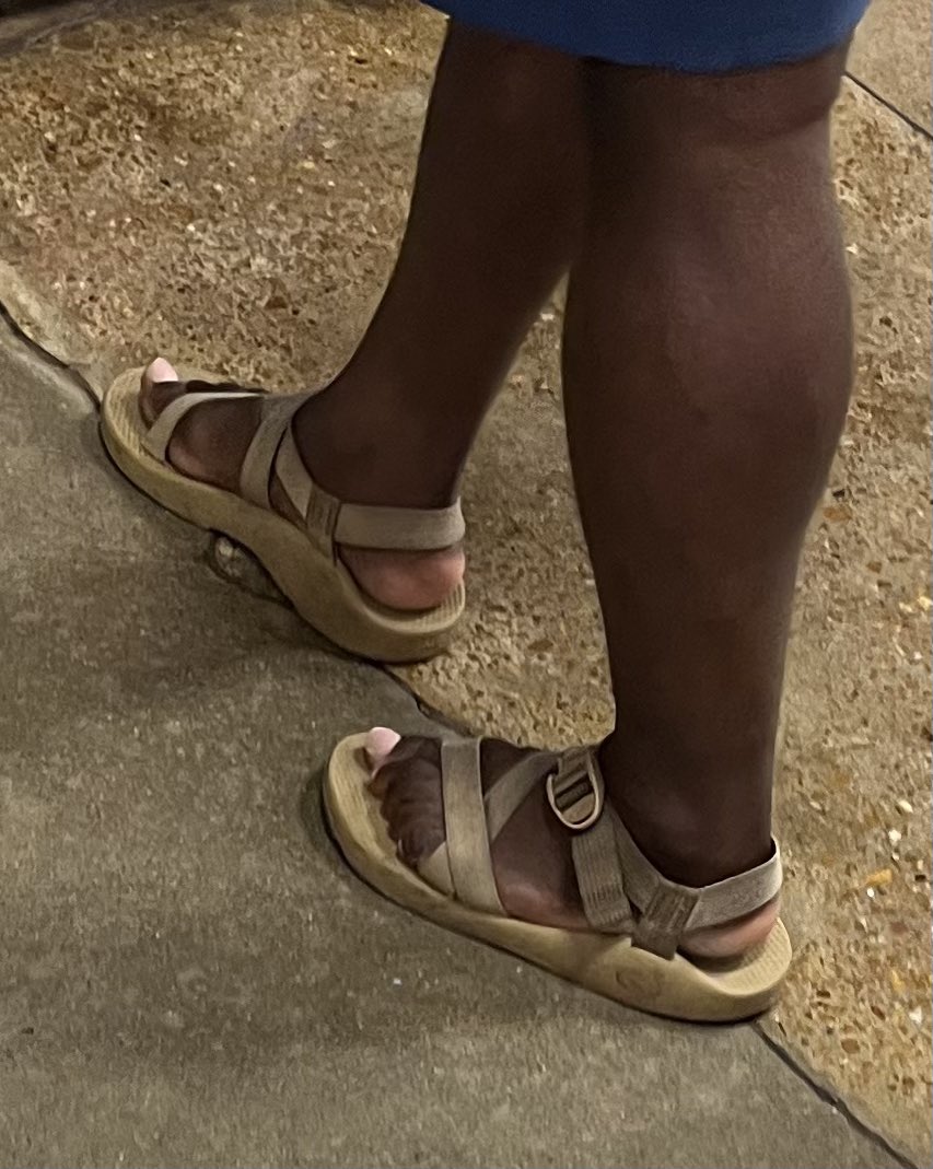 FootFetishLuver's tweet photo. Feet I saw at the store today π₯΅π₯΅ #suckabletoes ππ€€π #feet #yummytoes #yummyfeet #toes https://t.co/eMQZXTyesf