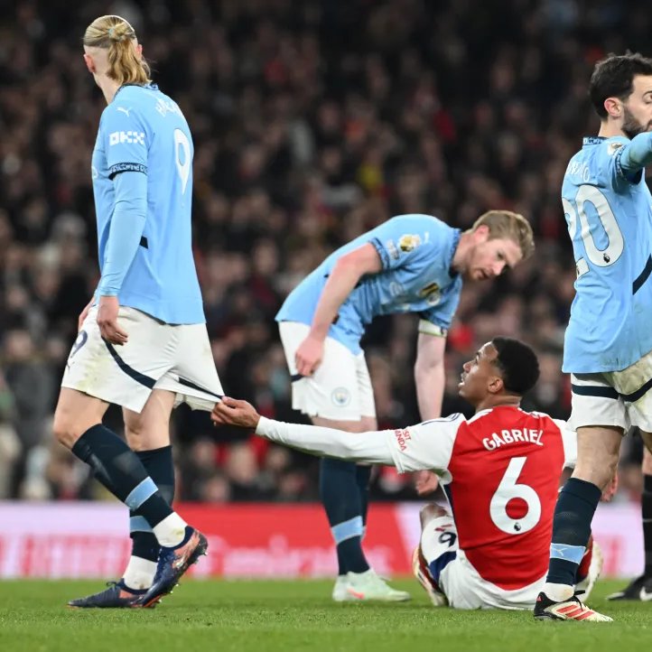ManCityTurkiye's tweet photo. Londra, Manchester, New Jersey... Tasmayı taktı, şehir şehir gezdirerek rencide ediyor. https://t.co/a5VJ0ZV8GQ