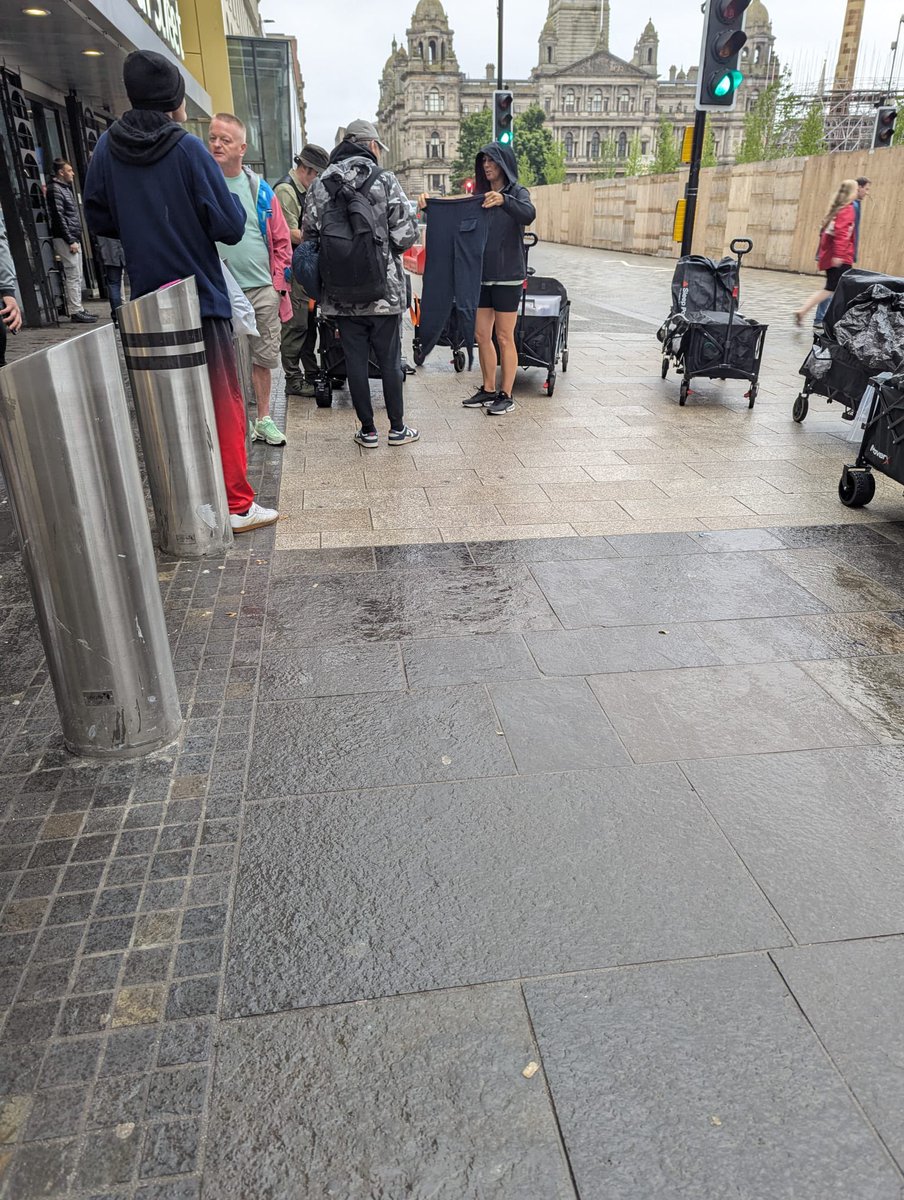 Invisiblesthe's tweet photo. A real tough night out there tonight in driving rain but even tougher for the 37 souls we supported with fresh dry warm clothing and a hot bite to eat &amp; drink..

Of that 37 there was 7 females and sadly at least 12 of them are sleeping rough tonight 😞 https://t.co/IroP4iOCa0
