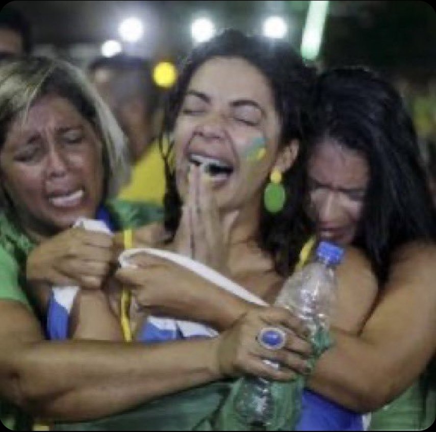 praga_dokrl's tweet photo. @poptime miseráveis n prestam pra nada malditos ganham rios de dinheiro pra fazer essa chacota inúteis malditos https://t.co/HMrTSLCEQw