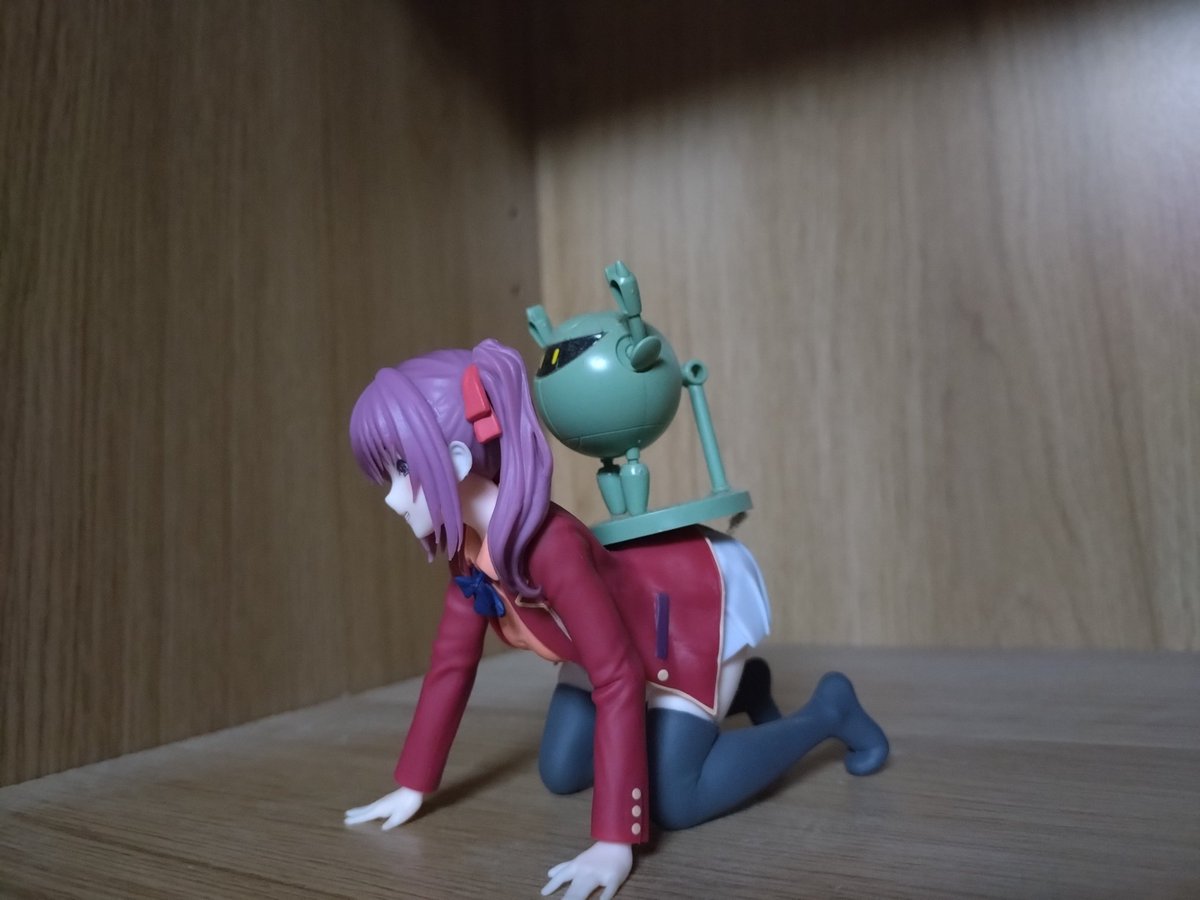 kin02ws's tweet photo. プライズのよう実の天沢フィギュアは格好面白くて、他のフィギュアで遊びたくなるわw https://t.co/O1ZUoh2JY9