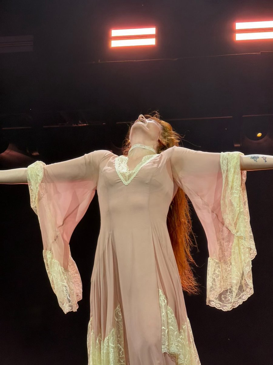 pookiewatrhouse's tweet photo. in that pink dress, they're gonna crucify me https://t.co/GGkUGPAHRA