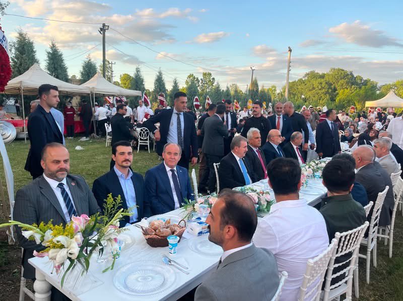 AlaattinCakir07's tweet photo. Genel Başkanımız sayın Mustafa Destici ile birlikte Erenler Belediye Başkanımız sayın Şenol Dinç’in oğlunun düğününe katıldık. Nikah akitlerine şahitlik ettik.
Rabbim gençlerimize iki cihan saadeti versin.

@bbpgenelmerkez  
@bbpyerelyonetim 
@ErenlerBelediye 
@SenolDincCc https://t.co/7ye8C47oSg