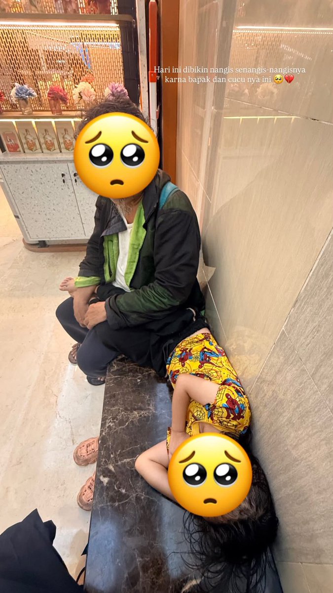 mamahmuda1_'s tweet photo. Nunggu orderan ampe cucunya ketiduran pules. Ternyata ga mau pulang karna bapaknya nyewa motor 85.000/hari. Mungkin orderan yang hari ini belom kekumpul segitu makanya bapaknya ga mau pulang 🥺

Kalo temen-temen ada rejeki mohon bantu bapak dan cucunya ini yaa 🥺🥺
cc: desyanaep https://t.co/das7vQNreZ