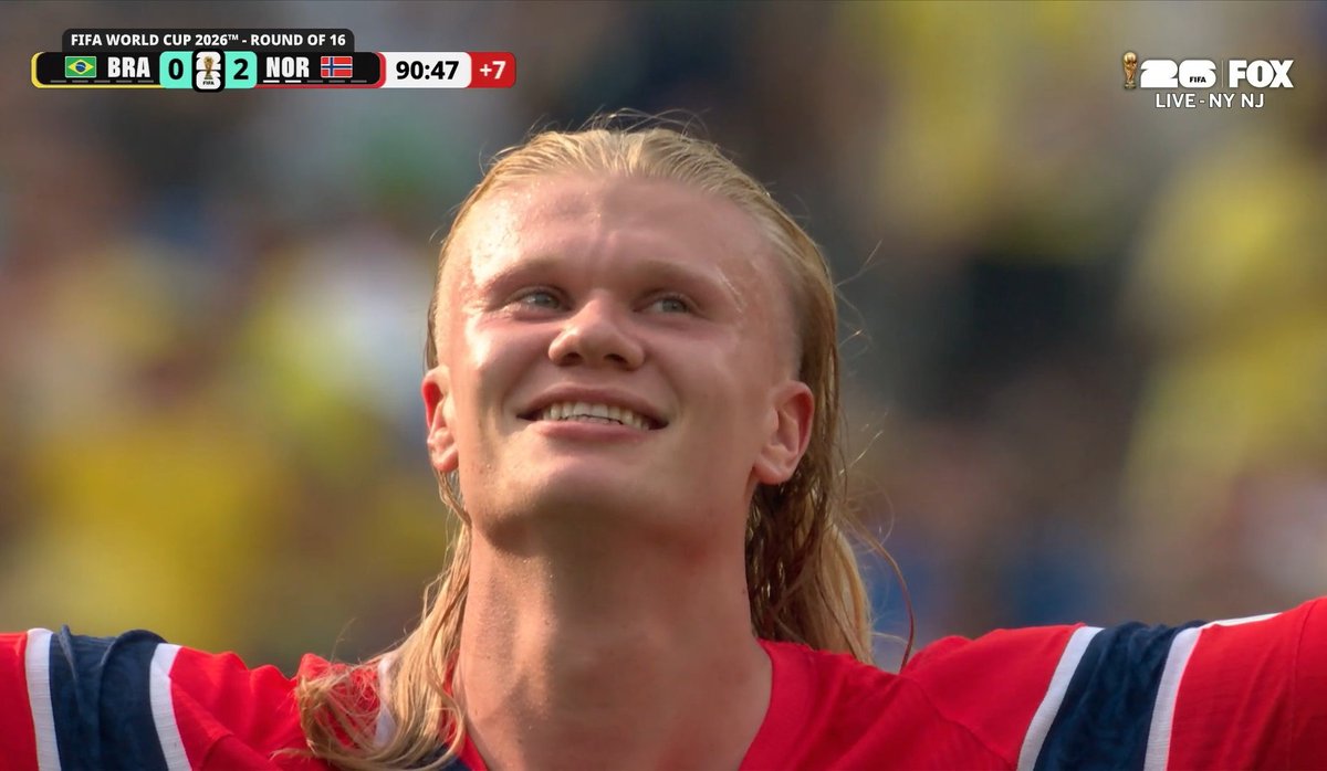 NoodleHairCR7's tweet photo. THE GREATEST STRIKER OF OUR GENERATION. https://t.co/URznjOP1z4
