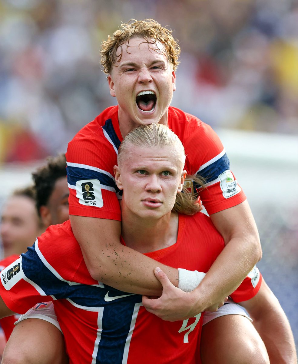 TouchlineX's tweet photo. 🚨 𝗦𝗧𝗔𝗧: Erling Haaland in all competitions this season:

👕 64 games
🌟 69 G/A
⚽️ 58 goals
🅰️ 11 assists https://t.co/HQMqwiZTVm