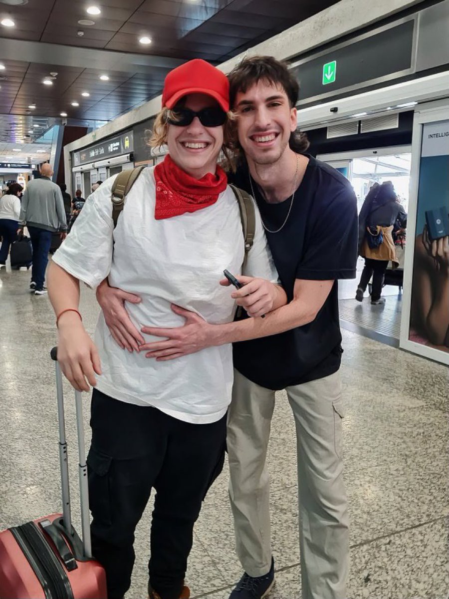 xiooapthsut's tweet photo. la gracia que me da este foto es increíble, la veo y m río JAJKAKAKAJAJA https://t.co/s4n1QvOvyG