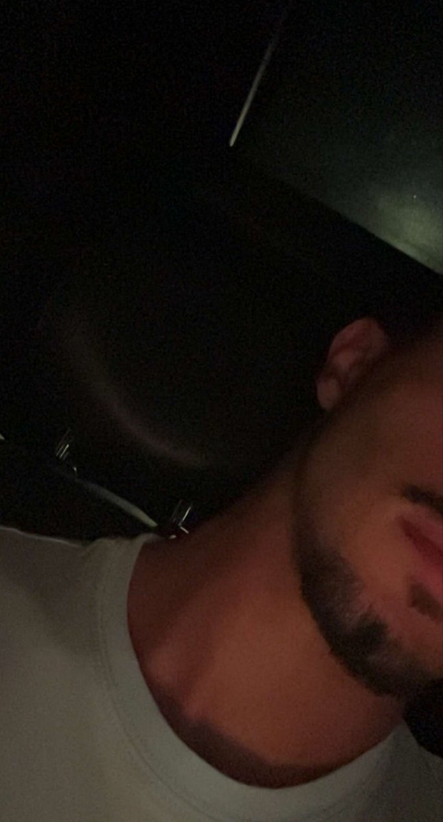 mertttyldiz's tweet photo. goatee or full beard? https://t.co/P1MZ46Vx5j