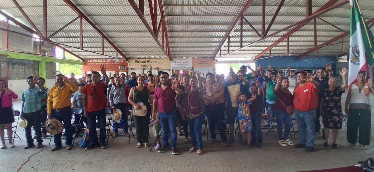 ritaozalia_'s tweet photo. Hoy, en San Luis Potosí, desde #SanVicenteTancuayalab y #Coxcatlán, nos reunimos en una asamblea más #PorLaDefensaDeLaSoberanía Nacional. 

El pueblo respalda a nuestra presidenta, Claudia Sheinbaum Pardo, frente a cualquier injerencia extranjera y exige que se respete la soberanía de México, sus riquezas naturales y el derecho de las y los mexicanos a decidir libremente su propio destino.

Porque la patria no se vende, la patria se ama y se defiende. 🇲🇽