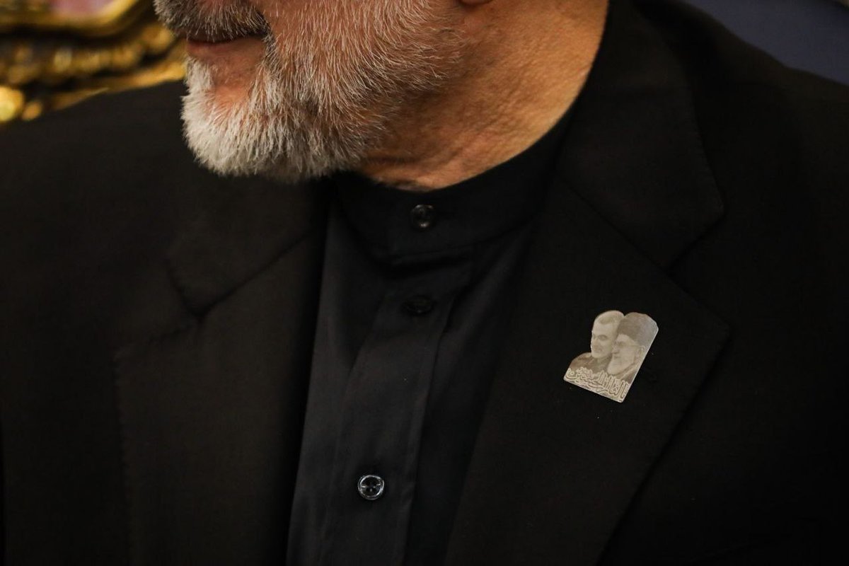c14english's tweet photo. 🚨🇺🇸🇮🇷 Iran's Parliament Speaker and chief negotiator, Mohammad Bagher Ghalibaf, was spotted wearing a symbol of vengeance for Qasem Soleimani and Ayatollah Khamenei. This aggressive symbolic gesture implies he may now operate under a suicidal terrorist directive, severely endangering the safety of the upcoming US delegation meetings.