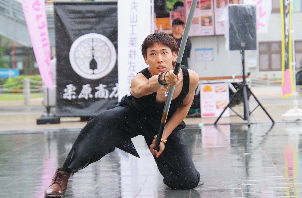 a8n080t's tweet photo. ソロパフォーマンス旗士RDG.ryotaさん
#雷都よさこいフェスティバル
#ソロパフォーマンス旗士RDGryota https://t.co/GA0CkVb1nT