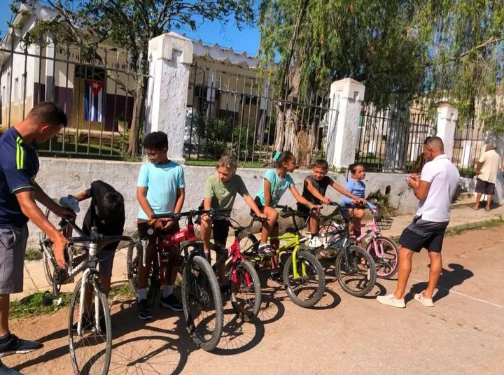 JosGuer36495320's tweet photo. #Mayabeque 
Variadas actividades con la participación de niños, adolescentes y jóvenes se desarrollan en las comunidades Mayabequense para  disfruta en familia de este #VeranoConMiGente.
#MiMoncadaEsLaPatria
@DiazCanelB @MeyvisEstevezE @UJCdeCuba https://t.co/fsau5btdFv