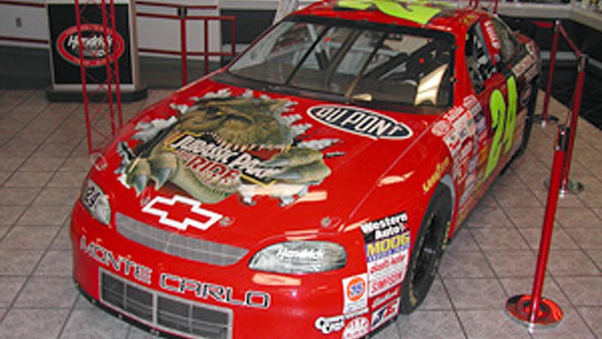 DMacski17's tweet photo. It’s the same color red. Come on @TeamHendrick @raptorcoatings and @WilliamByron  Raptor Trex car.

#nascar #eero400 https://t.co/PRbUOAzhFk