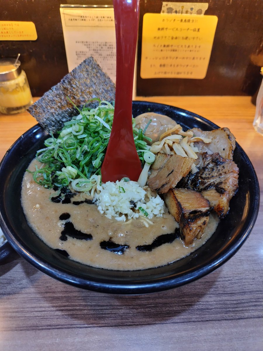 007sp_sas_ss's tweet photo. 先日は推しのはるかたんと爆食ラーメンツアーを開催！
新所沢、はせがわさん
レンゲが立つ特製盛りラーメン！
こっ、これは！！！
どうやって食べるのかしら笑
衝撃の味と佇まいだ！！！
うまっ！
ラーメン好きのはるかたんもこれには驚きを隠せなかった！

リプへ
@haru_halu32
アカと写真掲載許可済 https://t.co/9kcueimKPV