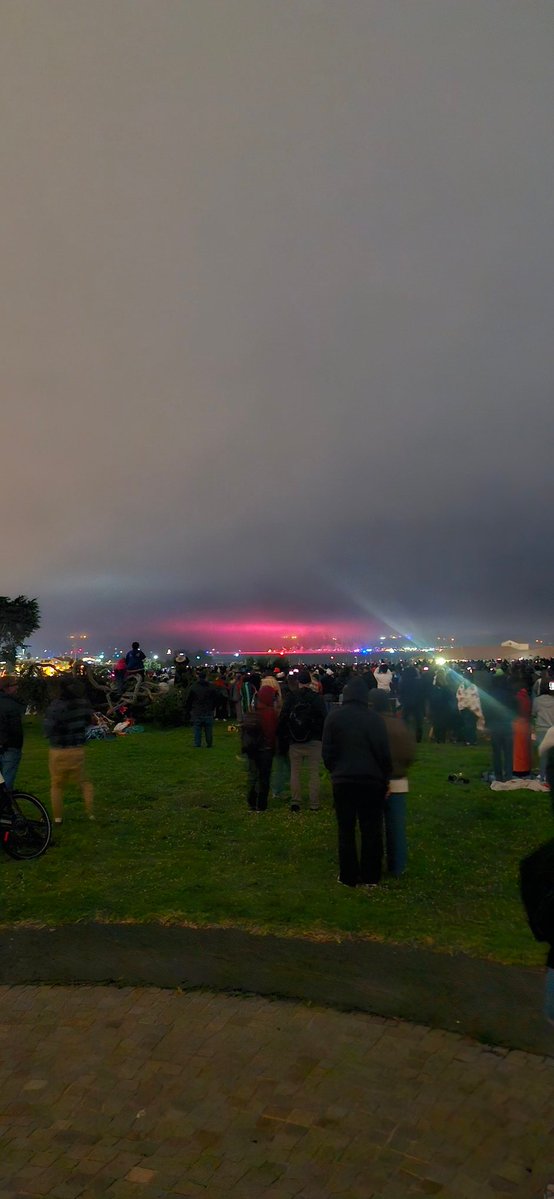 laurisarap's tweet photo. Foggy Golden Gate fireworks. Happy bday USA!!! 🇺🇸🇺🇸🇺🇸 https://t.co/MSav1s3E8r