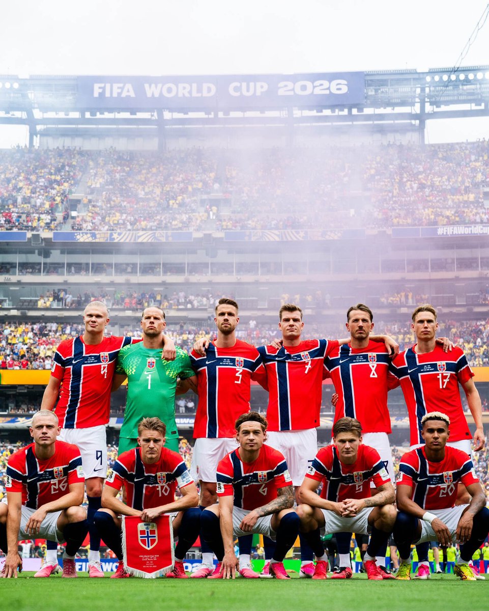 JuannDis's tweet photo. En su cuarta Copa del Mundo, NORUEGA ELIMINÓ A BRASIL y avanzó a CUARTOS DE FINAL de un Mundial por primera vez en su historia. Otro batacazo más. Ørjan Nyland fue una de las figuras, pero lo de Erling Haaland es para aplaudir. Una clase magistral de cómo juega un delantero. https://t.co/Wg2kV5KRHP