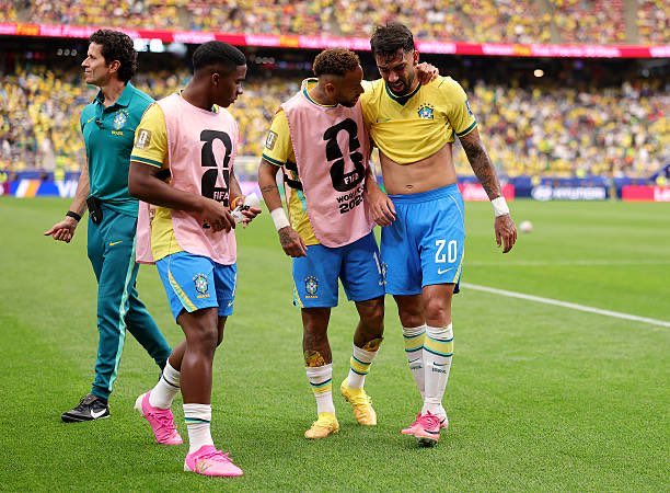 Absolutebrazil's tweet photo. A nossa Copa do Mundo acabou aqui

Lucas Paqueta controlava o meio de campo, errava muito pois era o jogador que mais tentava 

O clubismo patetico de voces nao deixam ver isso. https://t.co/11xSzP3wp2