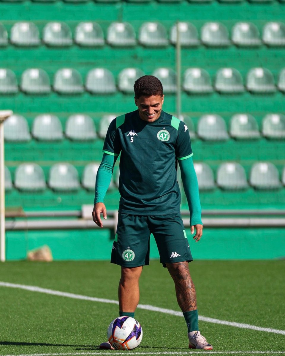 LojaDaChape's tweet photo. ⚽ Onde a preparação encontra a paixão.

A Camisa Treino Atleta Chapecoense 2026 é a mesma utilizada pelos nossos atletas na rotina de treinamentos. 💚

Vista a intensidade, a tradição e o orgulho alviverde.

🛒 Garanta já a sua na Loja da Chape. https://t.co/fAq4HMHk1s