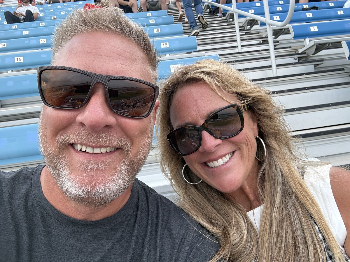 GarySTealJr's tweet photo. @ChicagolndSpdwy  just announced a sellout!!!! 
Hell yeah! Survived the storm and we are so happy to be here.  
Let's go!
@SiriusXMNASCAR 
@NASCAR 
@MRNRadio https://t.co/h3RVrgoBQ6