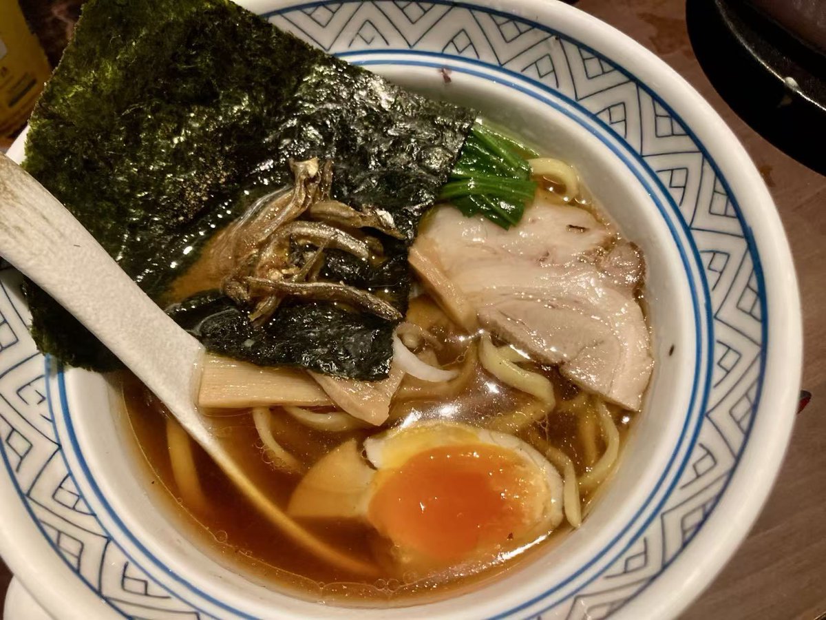 MUPN2000's tweet photo. 広州天河の居酒屋「煙月」❗

月曜日に広州たまみんの会に参加しました。

当日の仕事が早く終わり、幹事のMさんの次に到着しました。

今回の参加者は十数人でしたが、自己紹介は1分ルールで手短になりました。

締めの太麺ミニ醤油ラーメンも美味しくいただきました。

#広州 #たまみん #埼玉県人会 https://t.co/9EN91ID6ls